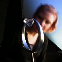 Apr16-06 Manja met de Beers ring voor 2000